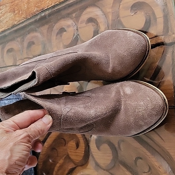 Steve Madden PLOVER Taupe Suede Leather Zippered heeles booties 8 - Picture 2 of 12